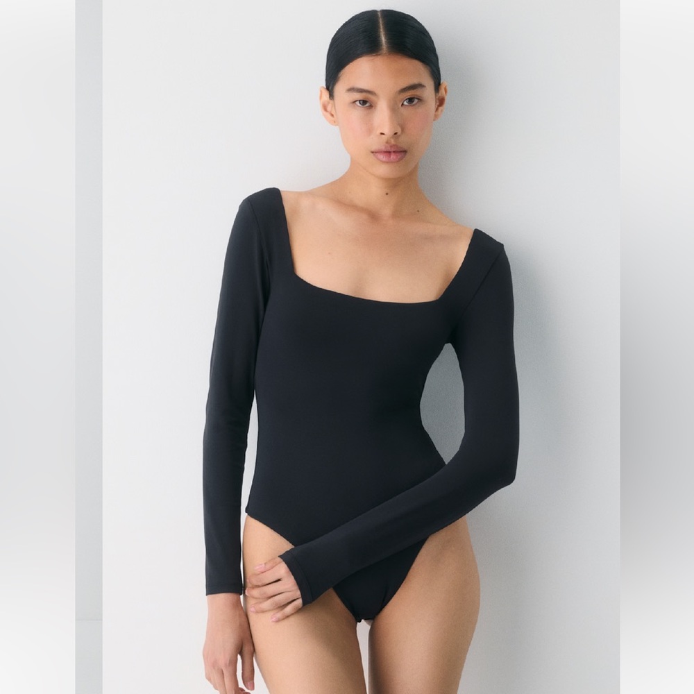 Aritzia Contour Squareneck Bodysuit